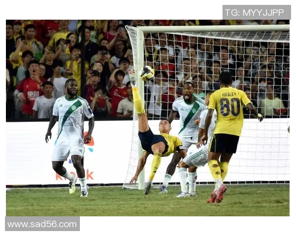 足球球星如何巧妙保护球技艺解析与比赛中的关键作用